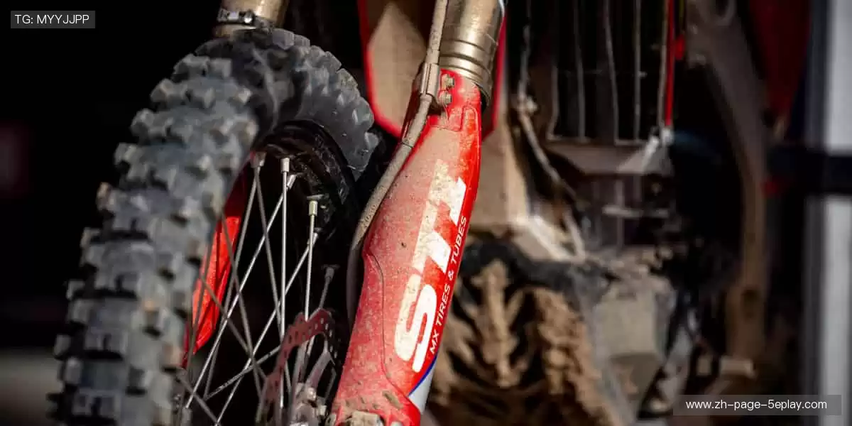 「弹幕互动 + 专家解读，边看边聊才是观赛标配！💬加入直播间，一起嗨翻天！」